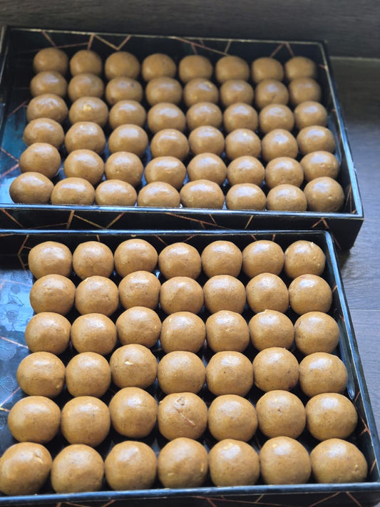 Ataa Gond Jaggery Ladoo