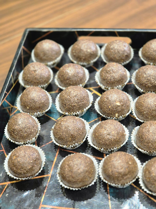 Ataa Gond Jaggery Dryfruits Seeds Makhana Ladoo